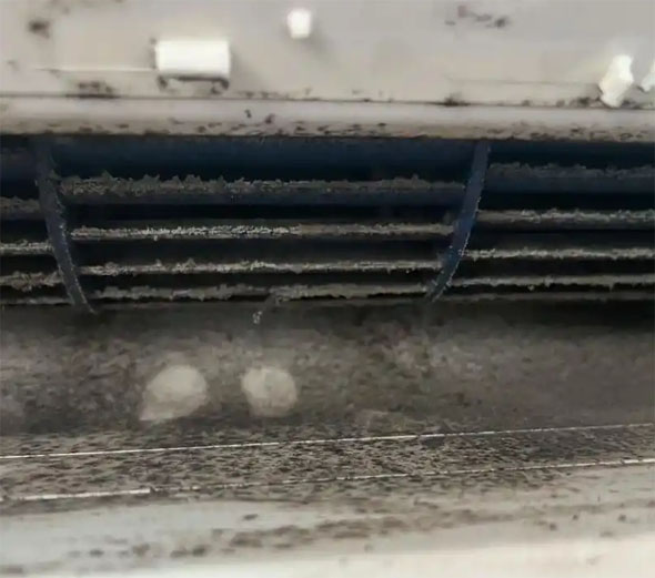 关岭空调吹的风有股烧焦味是怎么回事